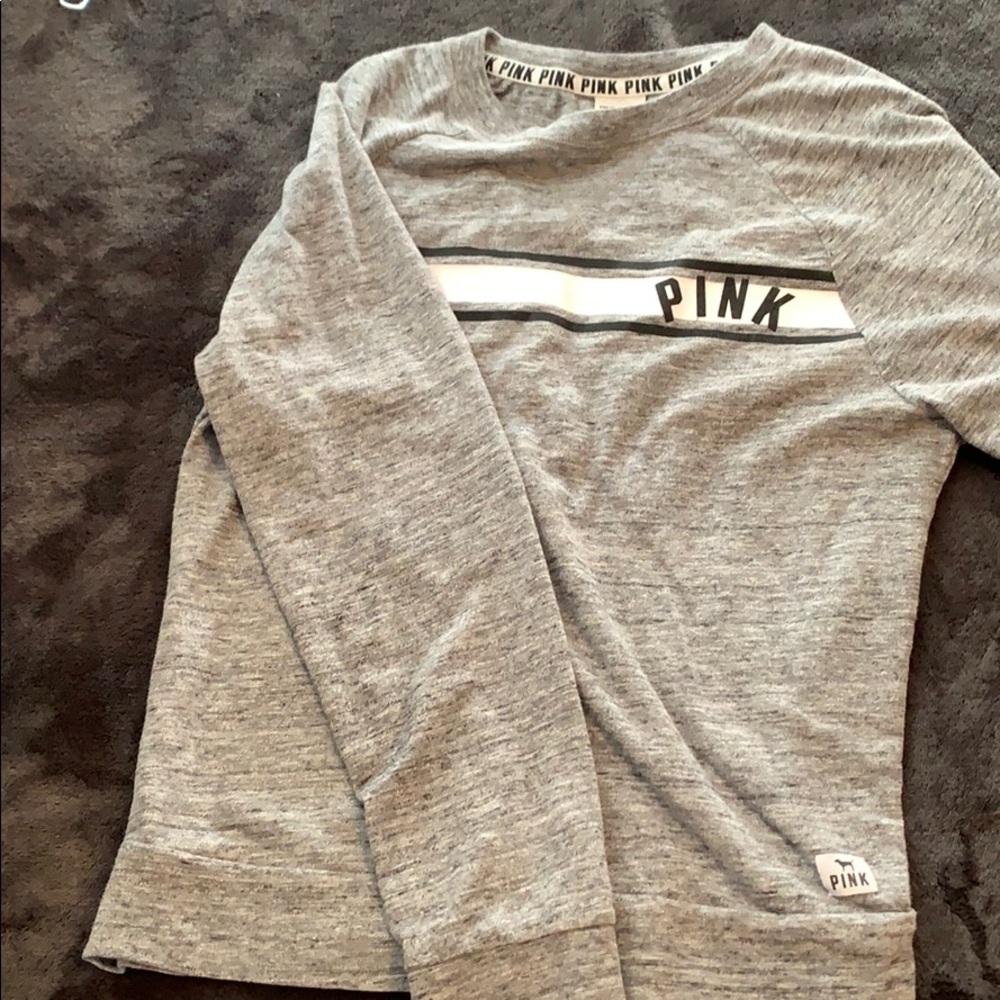 Grey VSPink crewneck longsleeve T-shirt.
